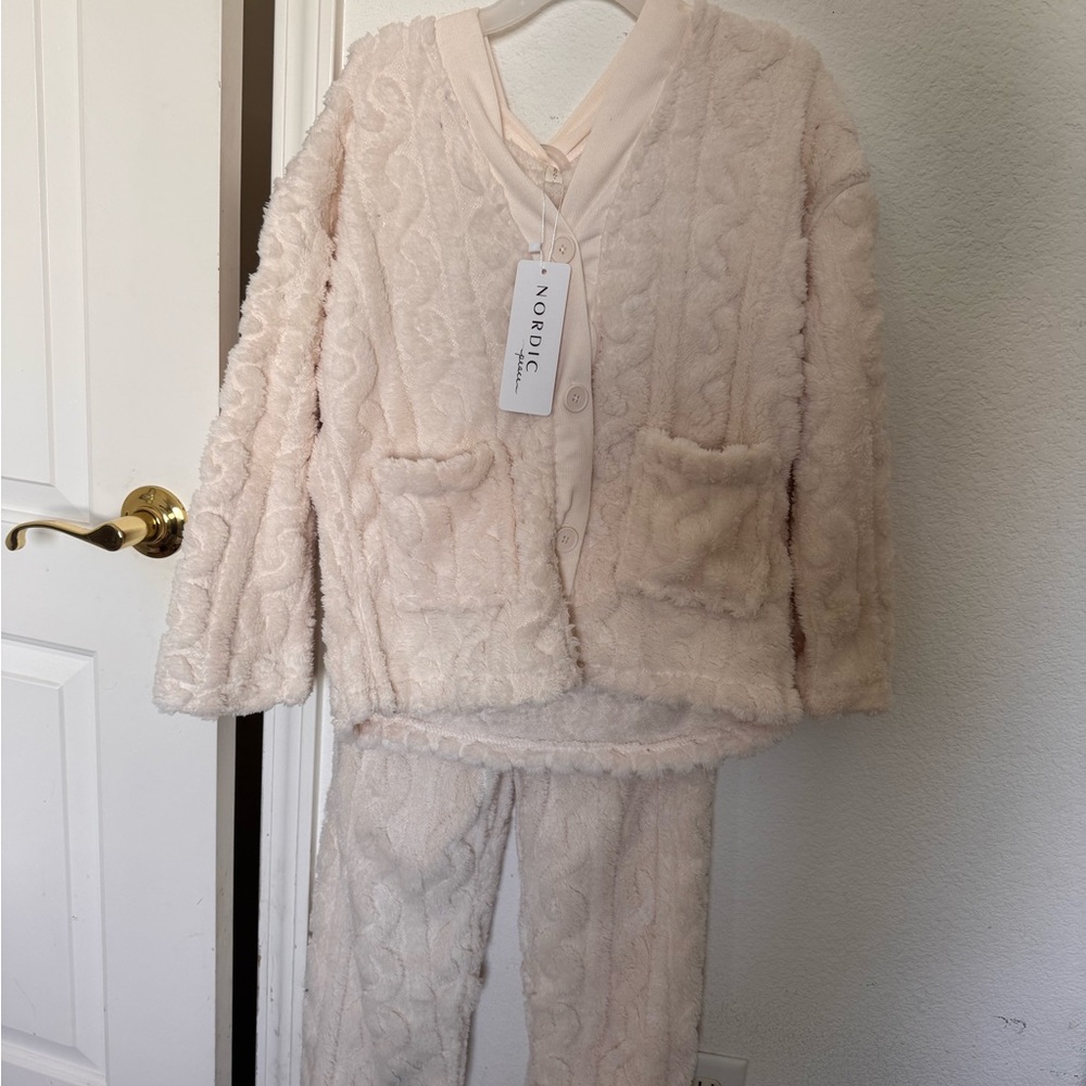 Nordic Peace Lounge Set NWT